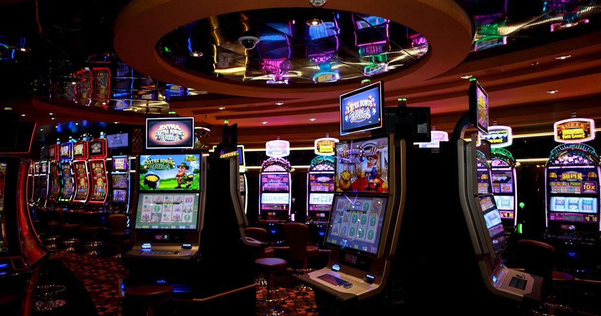 Spinning slot machine reels โ Pragmatic Play slots on Roobet
