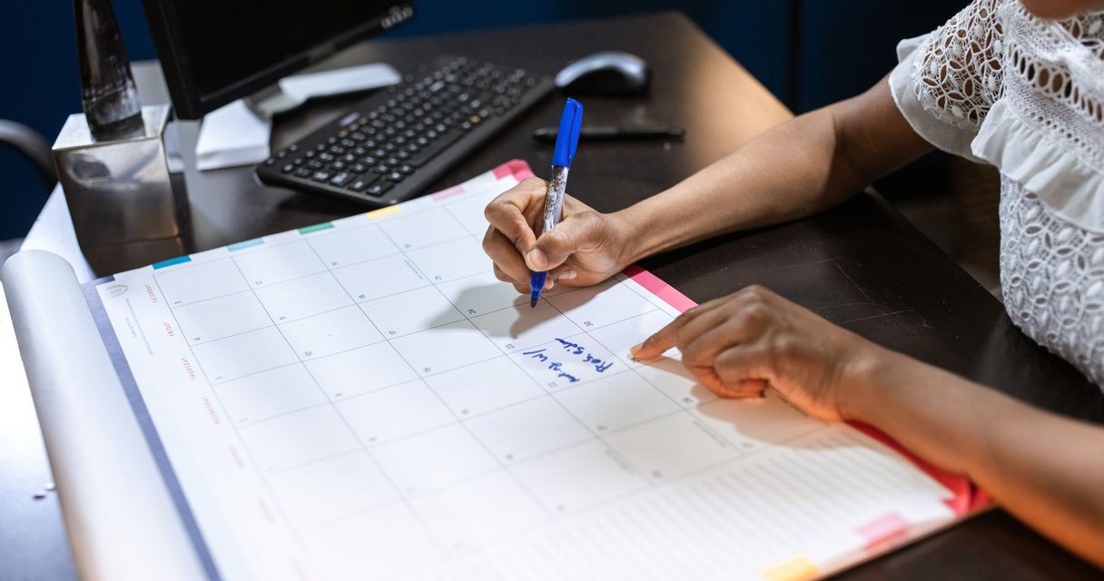 Weekly planner used to time Roobet bonus strategy