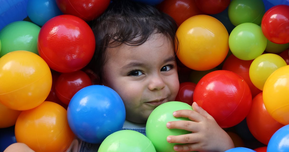 Colorful spheres falling through pegs like Roobet Plinko